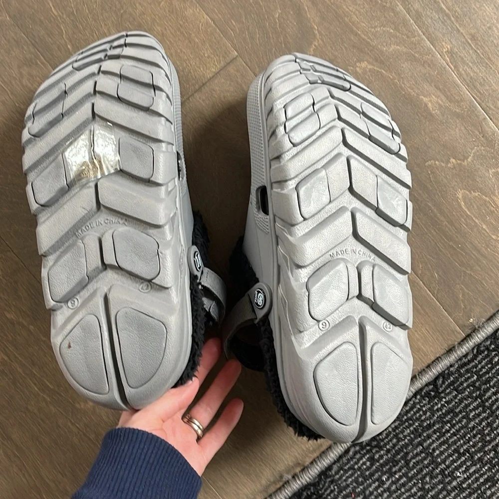 Unisex New Winter Slip on shoes Size 9 (uniltd brand)